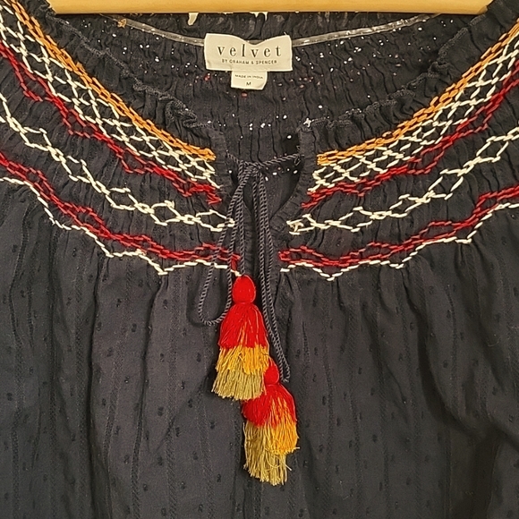 Velvet by Graham & Spencer Trudie Embroidered Smocked Top Size Medium Women's - Picture 6 of 9